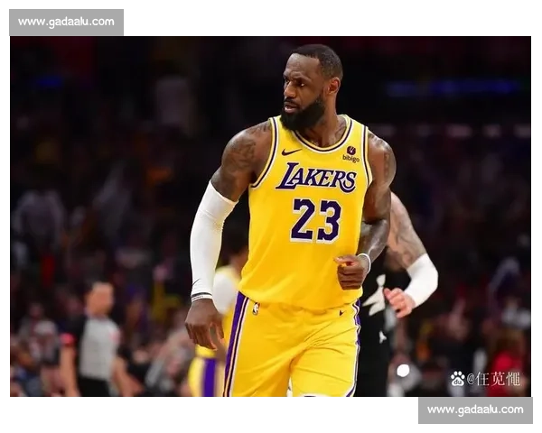 湖人队关键球员复出助力球队逆转 勇士连败纪录终结引关注