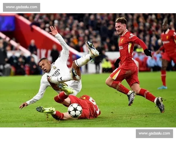 欧冠赛场激战正酣 各大豪门争锋决战欧洲之巅 - 副本 (3)