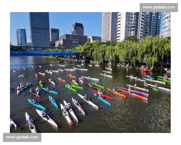 激烈角逐激情飞扬 皮划艇比赛展现水上速度与力量的完美结合 - 副本 (3)